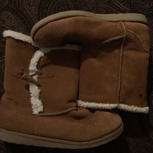 Magellan fuzzy boots